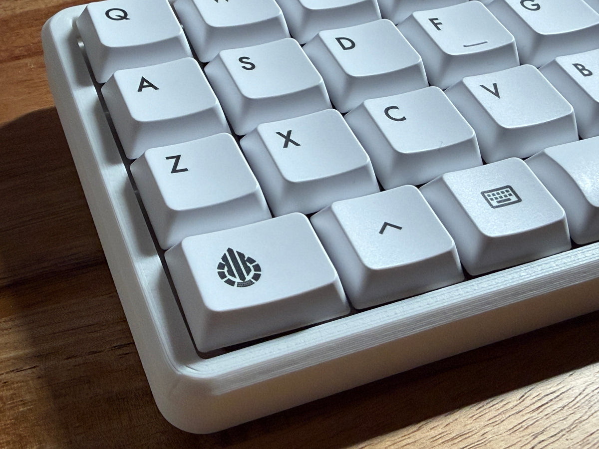 bethirty Ortho アルミケース、キースイッチ、キーキャップ付き 委託】BeThirty Ortho ネジレスケースセット