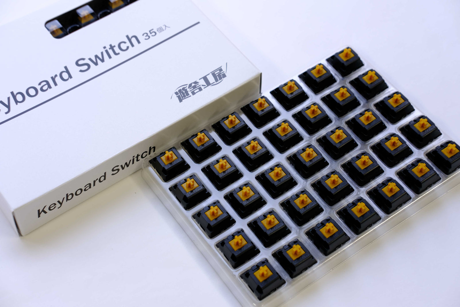 Gazzew Boba Black U4T Switch V2 / Tactile / 62g (Black top with slot)