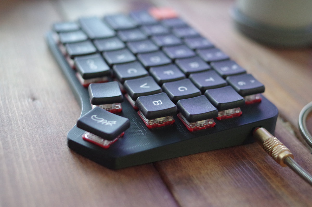 Hatsukey70 分割型　自作　キーボード　赤軸（ホットスワップじゃない方) Hatsukey70 分割型 自作 キーボード 赤軸（ホットスワップじゃない方